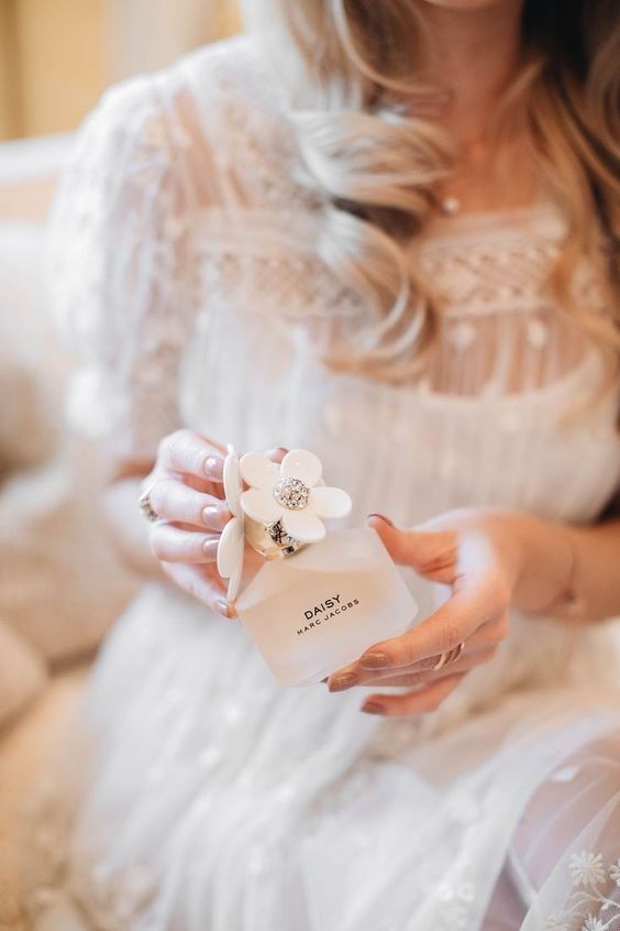 بهترین عطرها برای عروس خانم‌ها.jpg